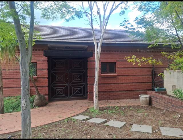 4 BEDROOM CLUSTER TO LET IN BRYANSTON